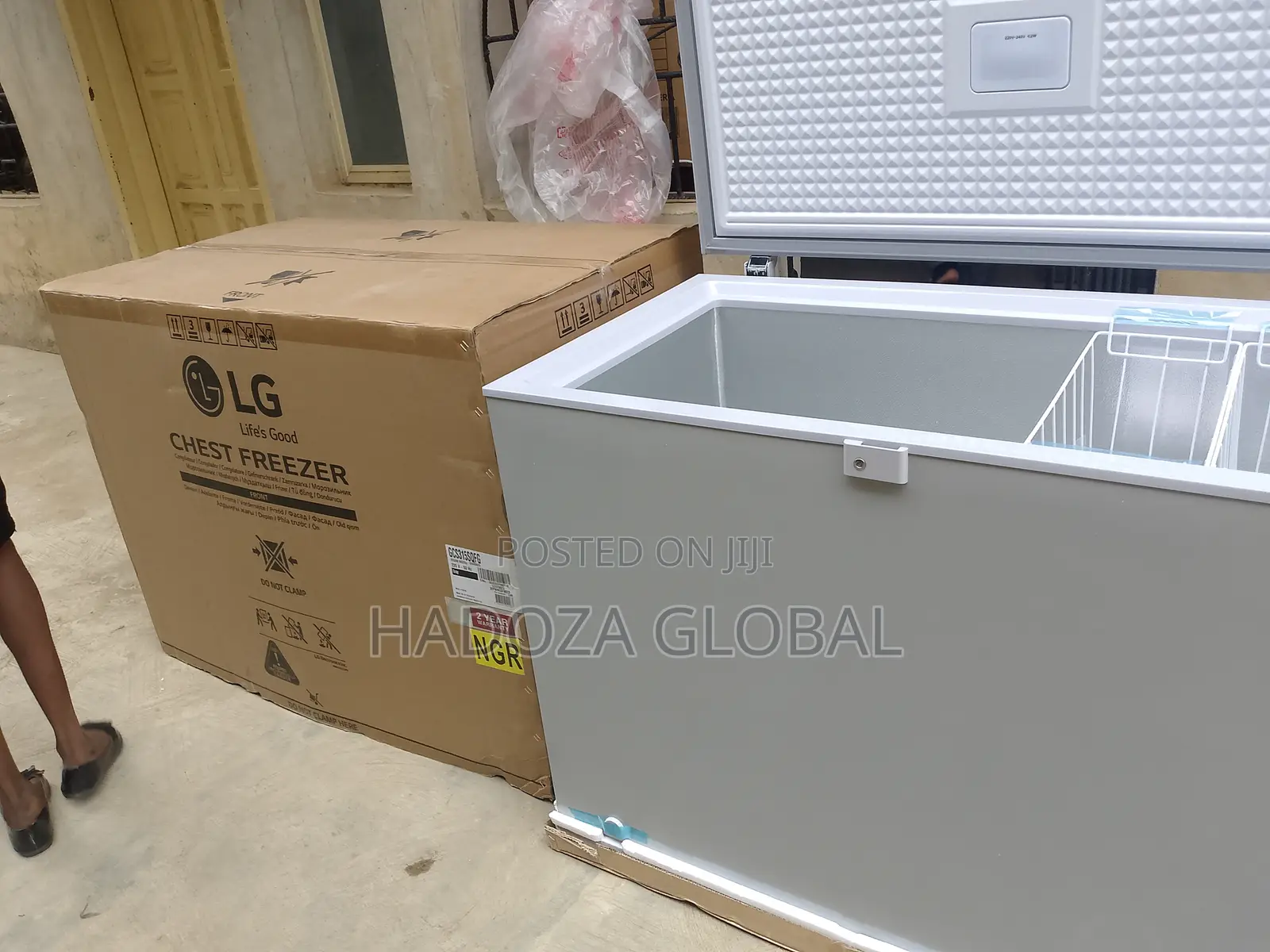 Sophisticated Lg Deep Freezer - Chest - 280 L
