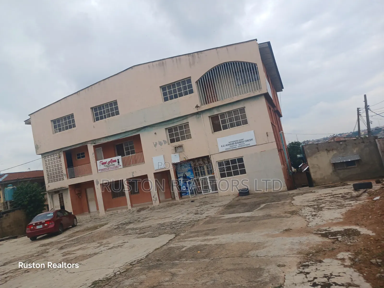 18bdrm Block of Flats in Ibadan for sale