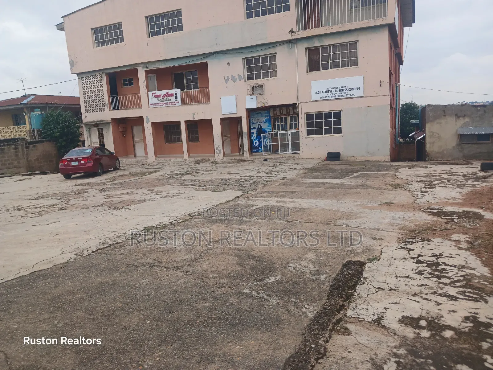 18bdrm Block of Flats in Ibadan for sale