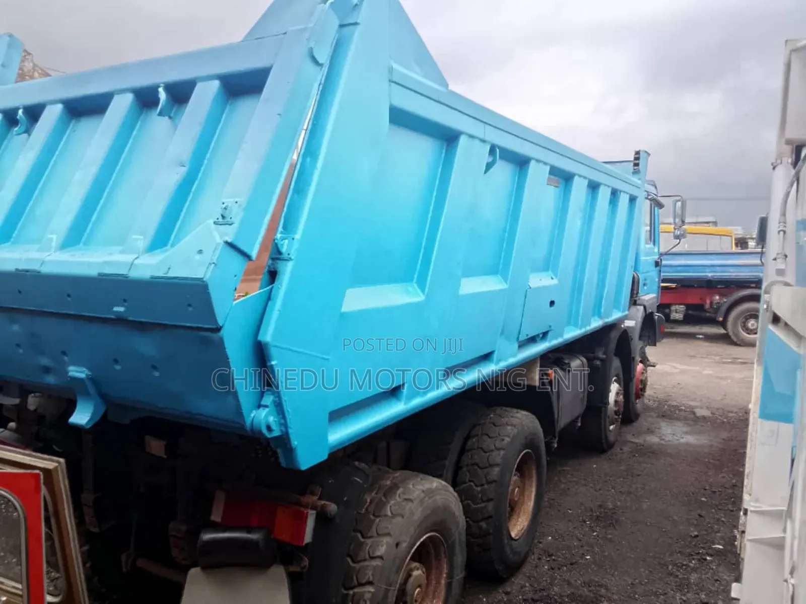 Man Dump Truck 12 Tyres 30 Tons