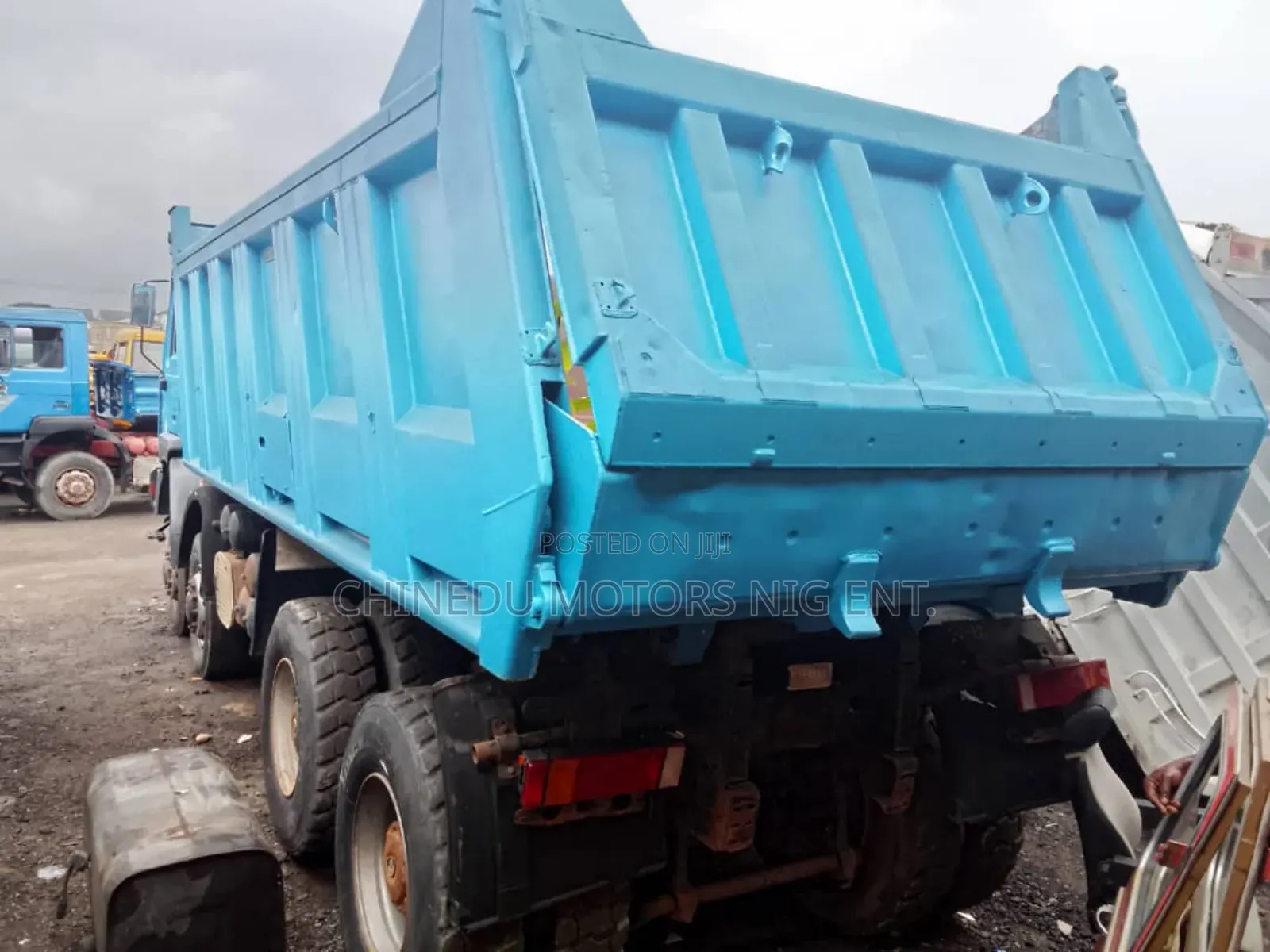 Man Dump Truck 12 Tyres 30 Tons