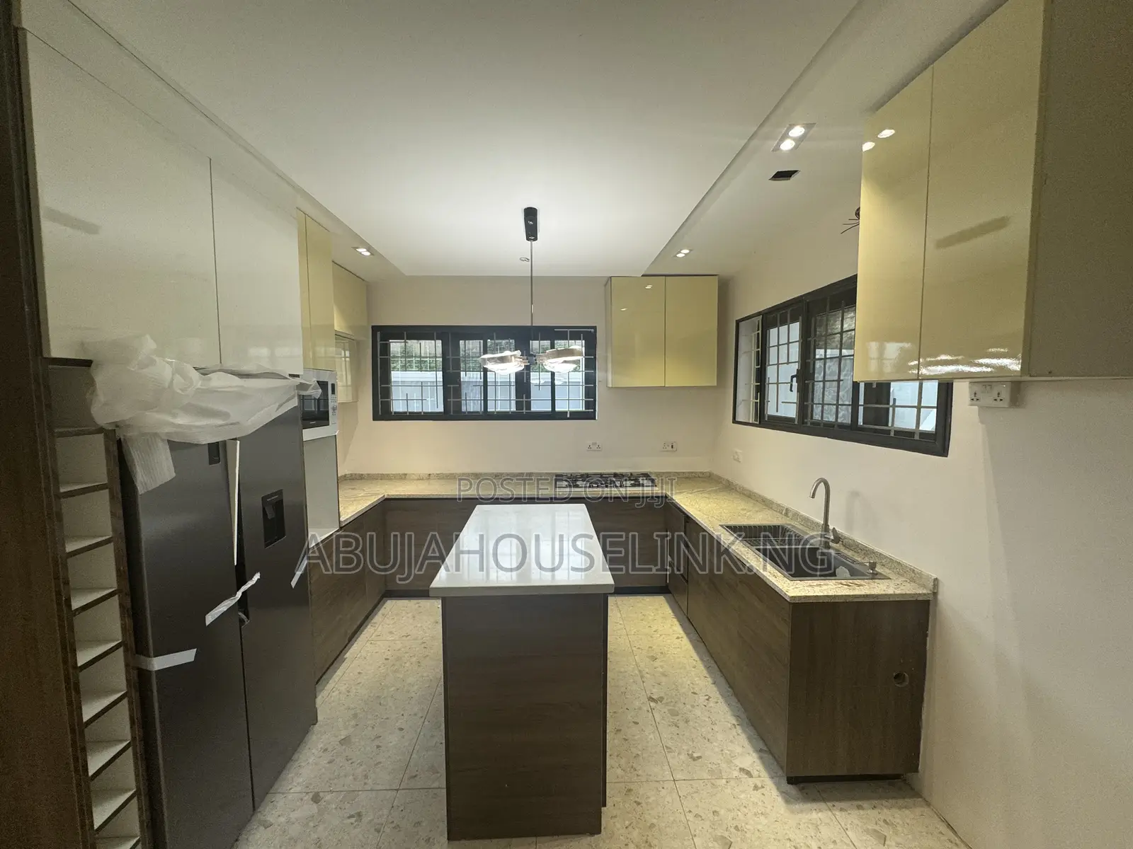 5bdrm Duplex in Guzape Main Abuja for sale