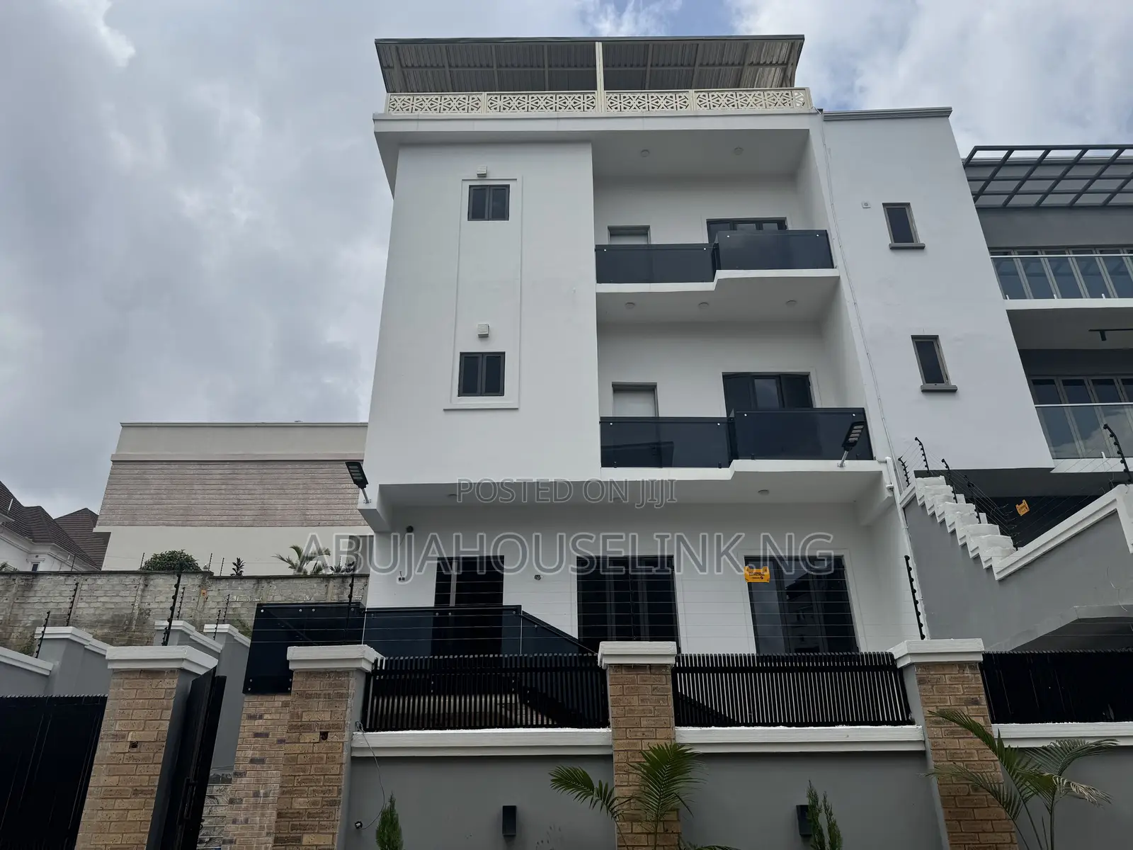 5bdrm Duplex in Guzape Main Abuja for sale