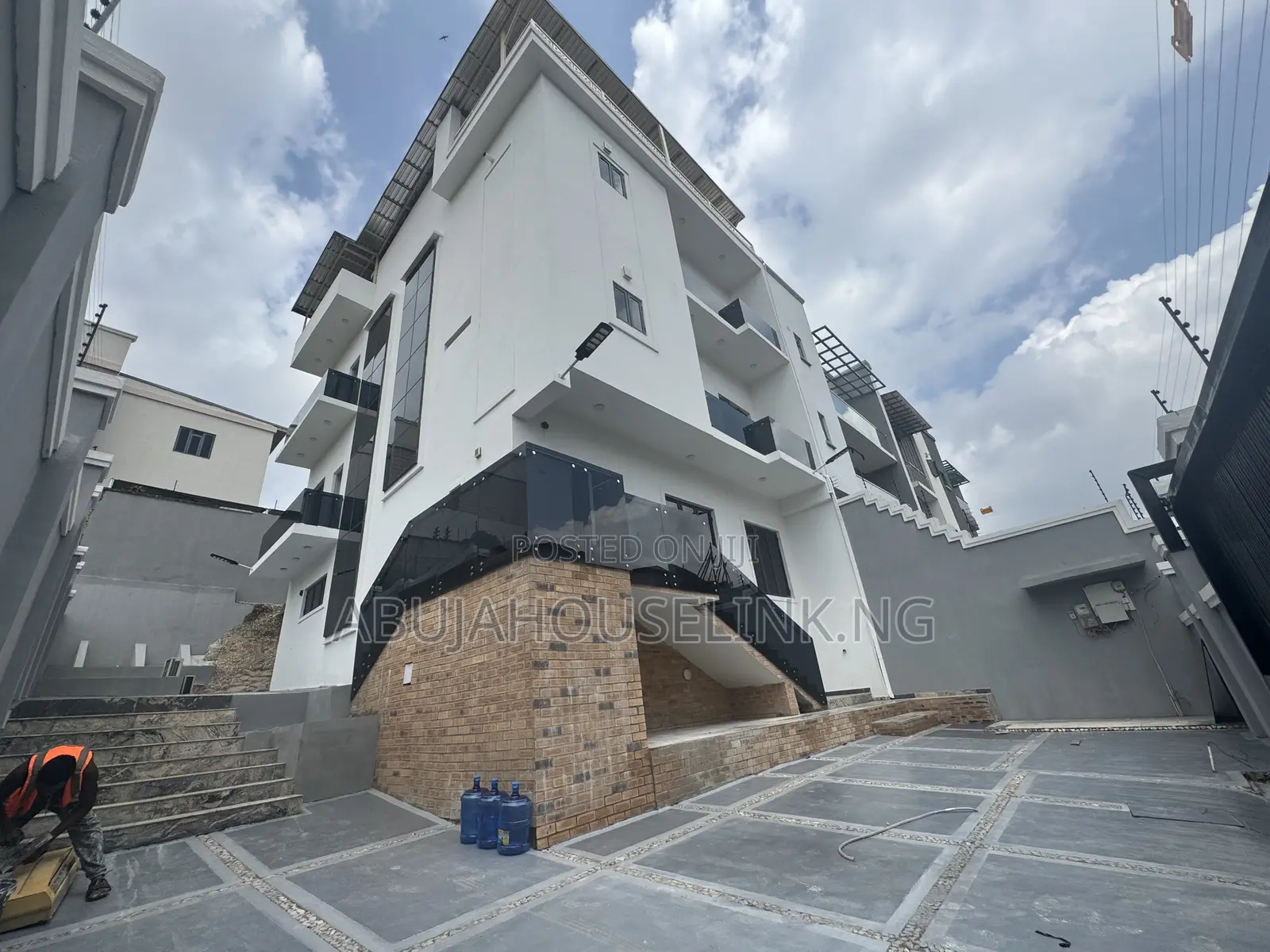 5bdrm Duplex in Guzape Main Abuja for sale