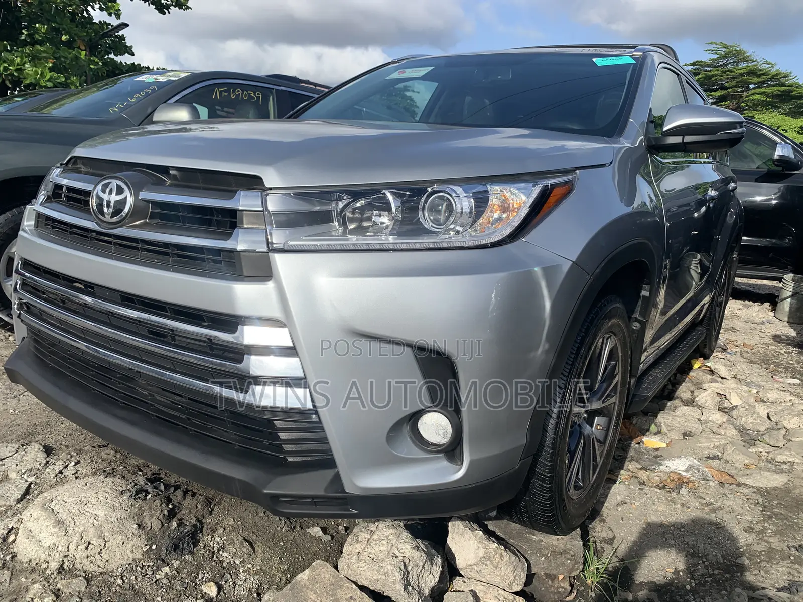 Toyota Highlander XLE 4x4 V6 (3.5L 6cyl 8A) 2018 Silver