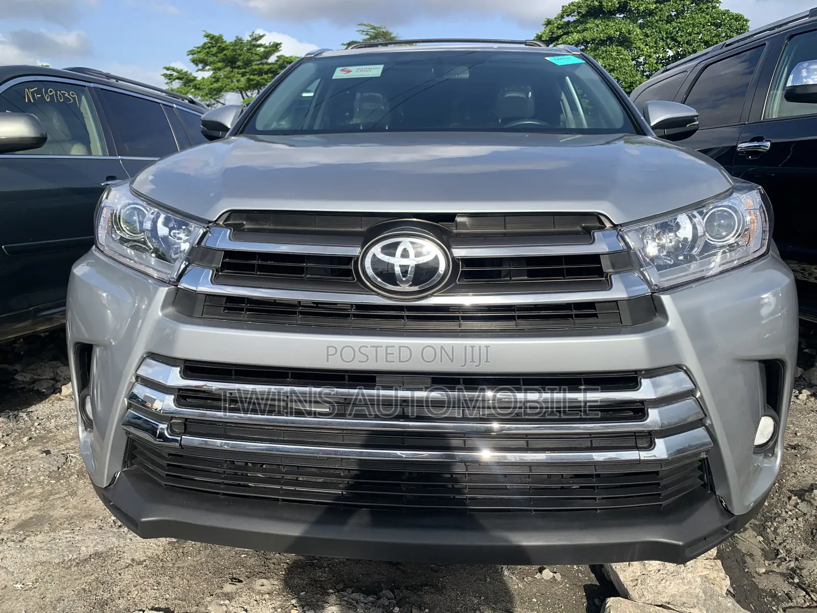 Toyota Highlander XLE 4x4 V6 (3.5L 6cyl 8A) 2018 Silver