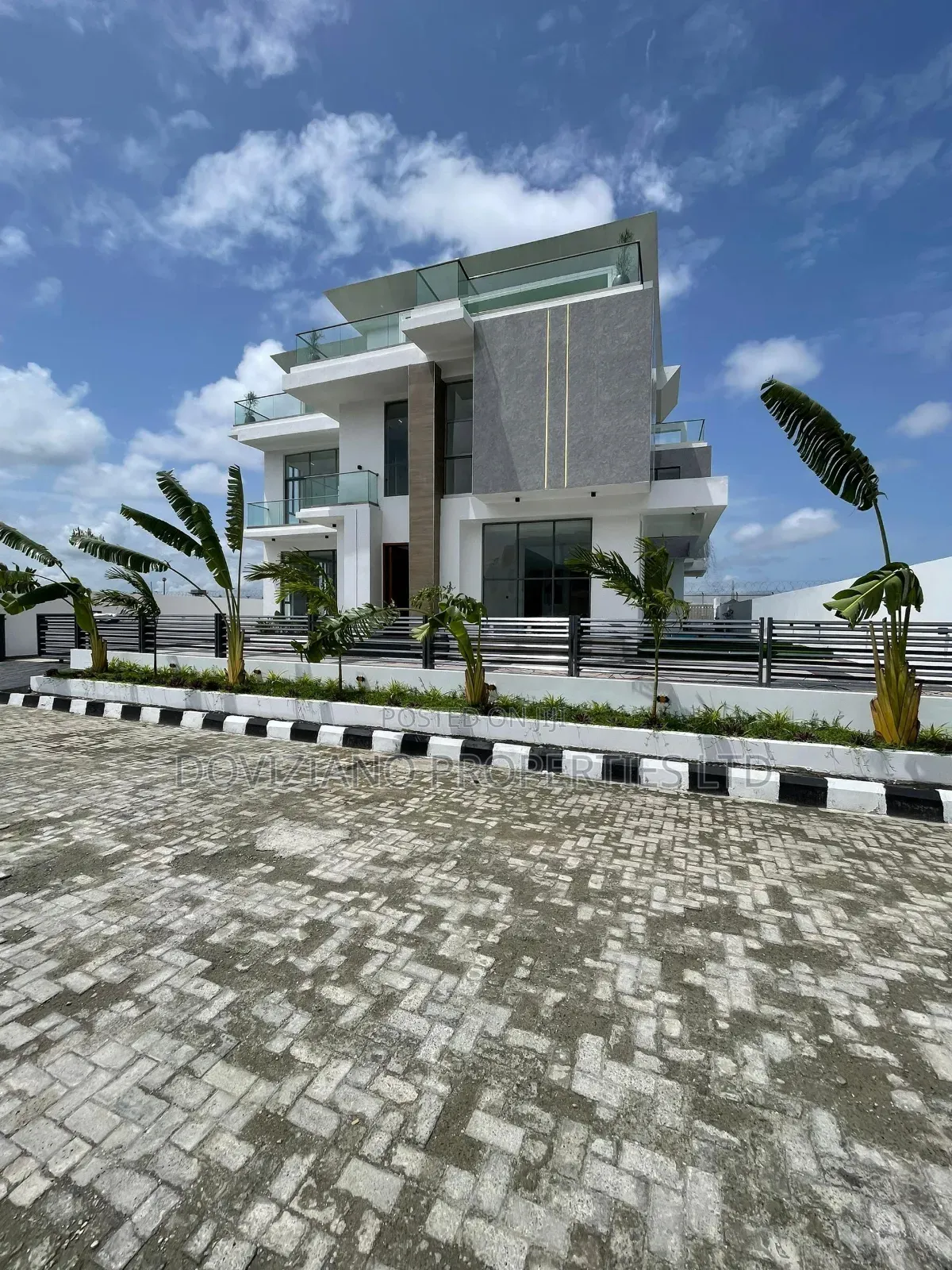 5bdrm Duplex in Osapa london for sale
