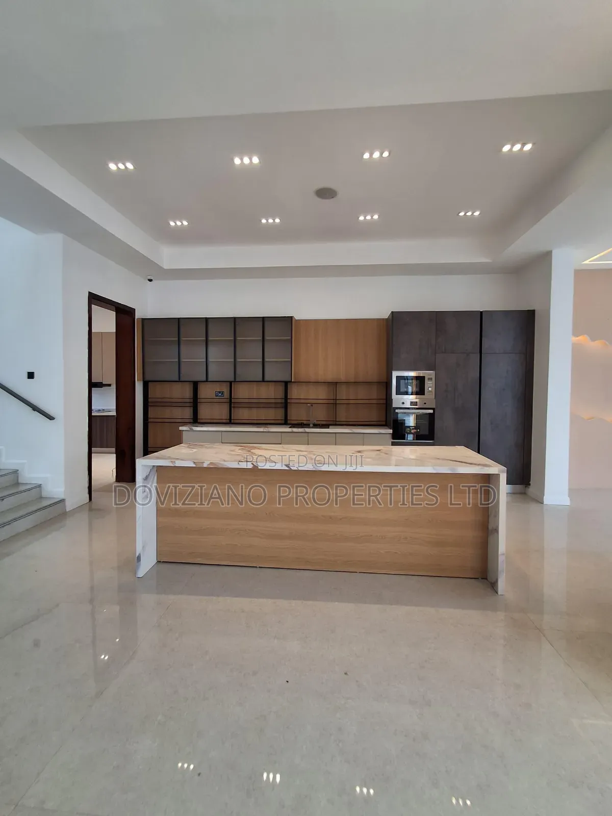 5bdrm Duplex in Osapa london for sale