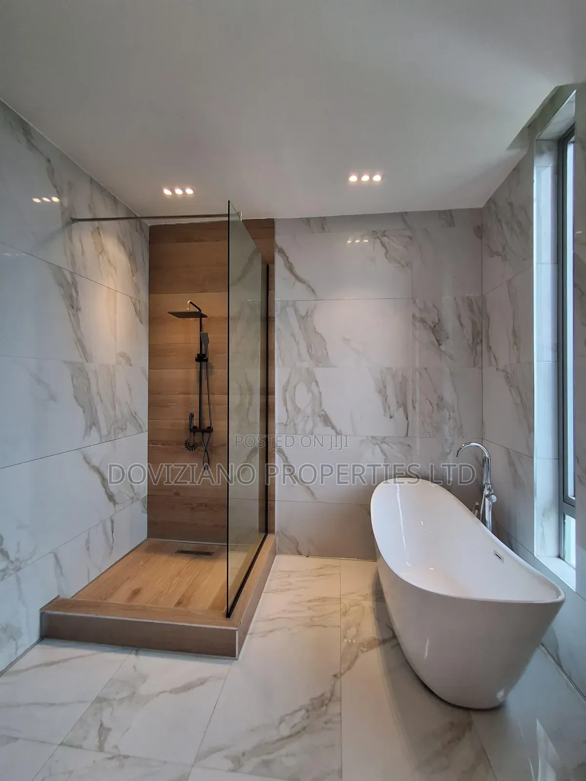 5bdrm Duplex in Osapa london for sale