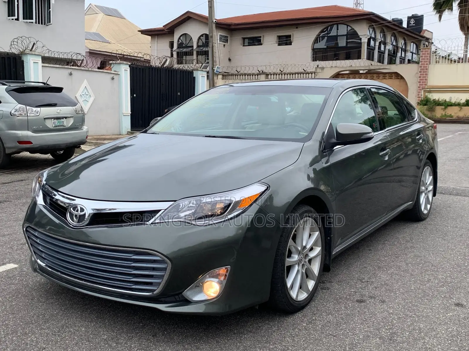 Toyota Avalon XLE Sedar FWD (3.5L 6cyl 6A) 2013 Gray