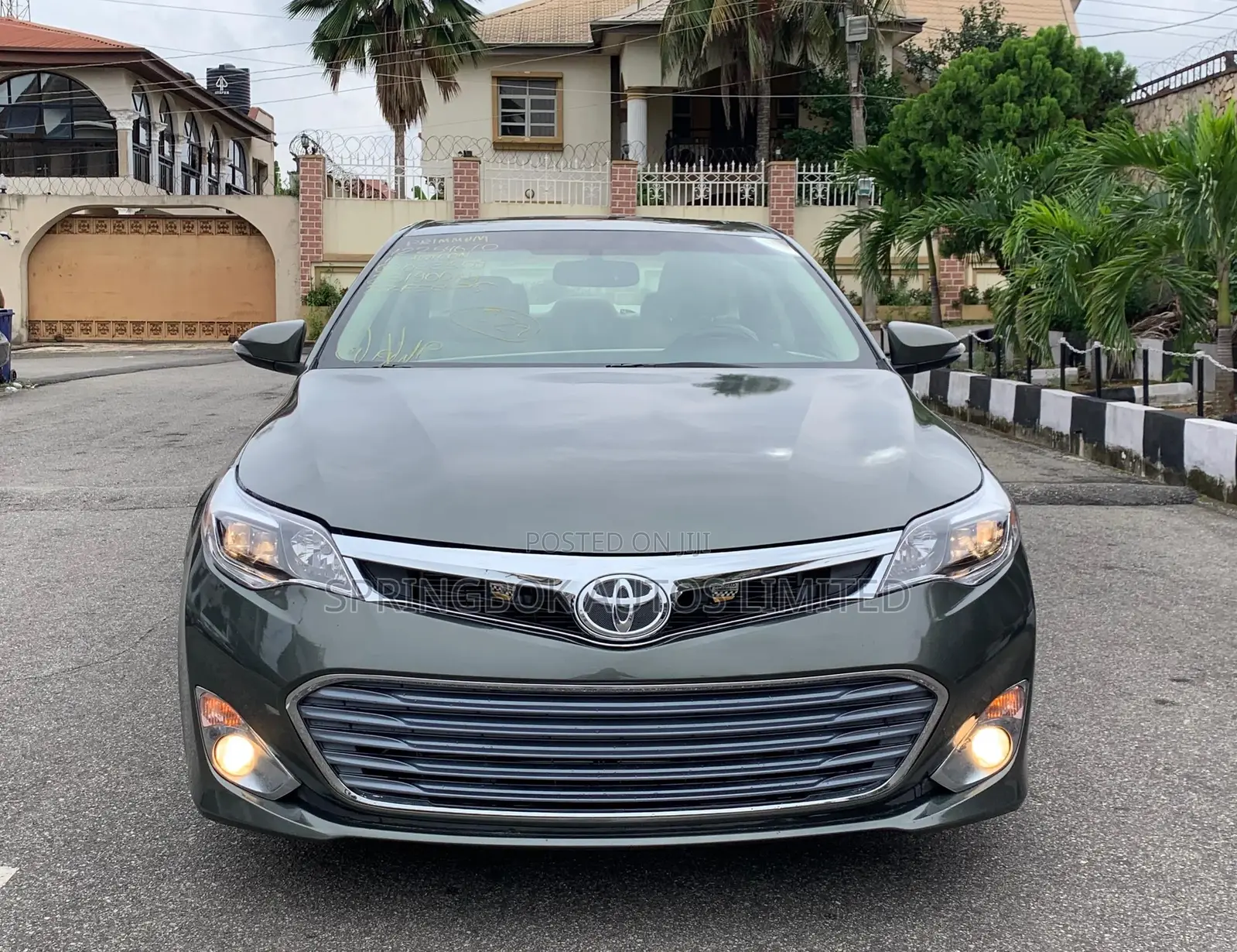 Toyota Avalon XLE Sedar FWD (3.5L 6cyl 6A) 2013 Gray