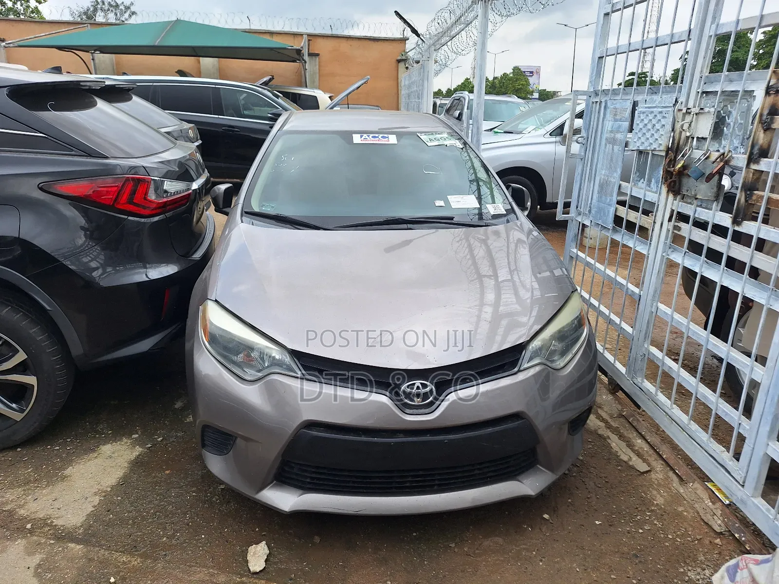 Toyota Corolla LE Premium 4dr Sedan (1.8L 4cyl CVT) 2015 Beige