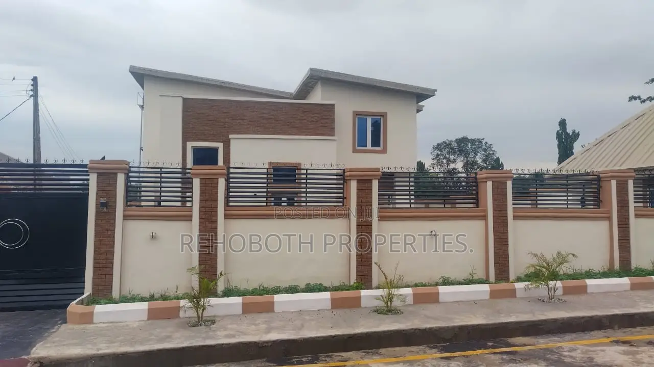 4bdrm Duplex in Alalubosa, Ibadan for sale