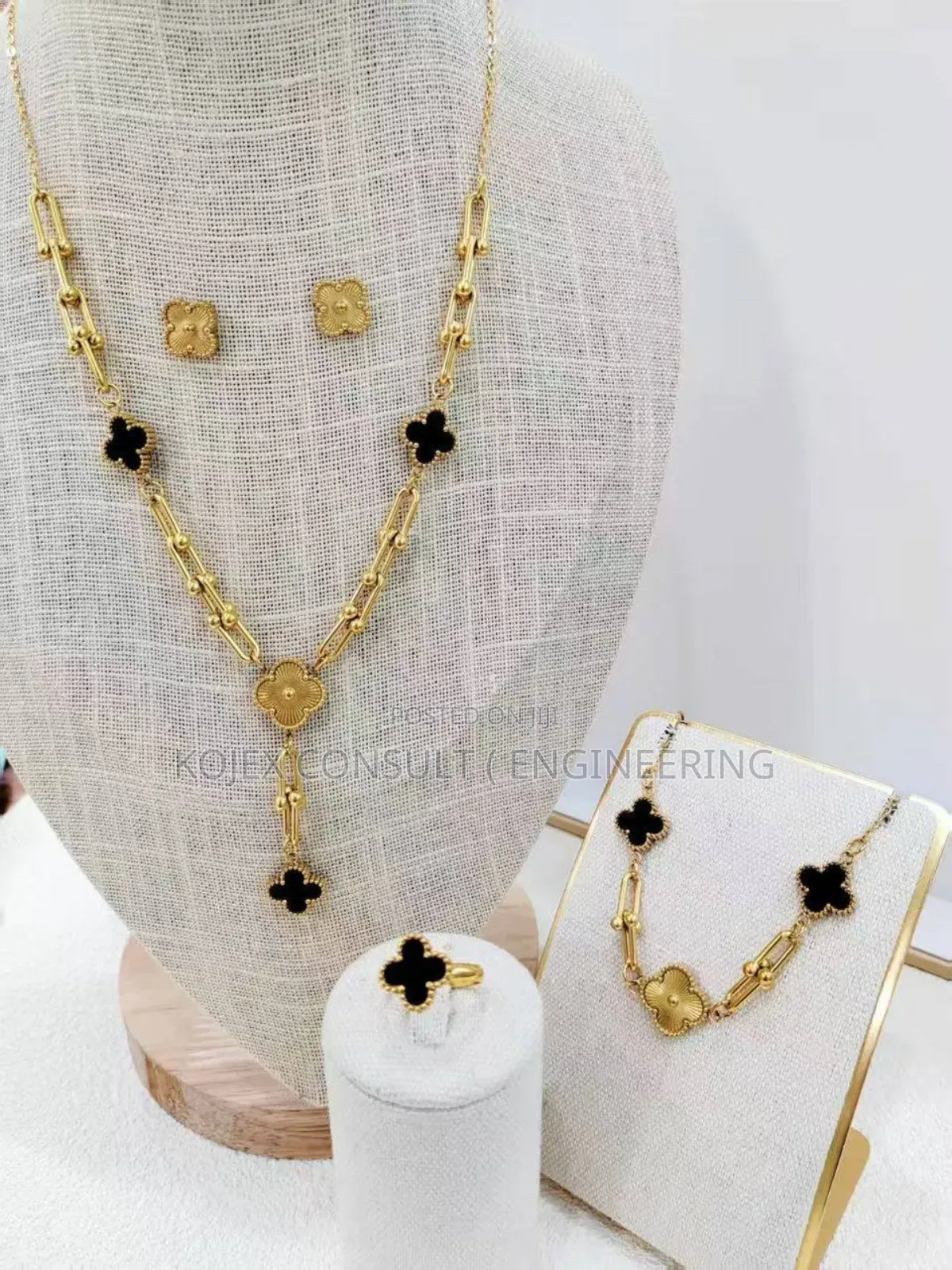 Vintage Vca Pendant Necklaces