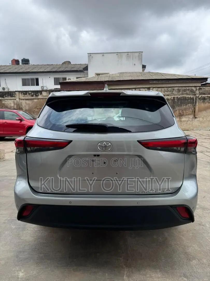 Toyota Highlander Platinum 2021 Silver