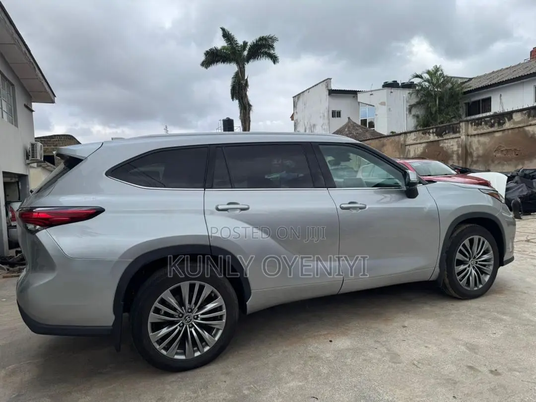 Toyota Highlander Platinum 2021 Silver