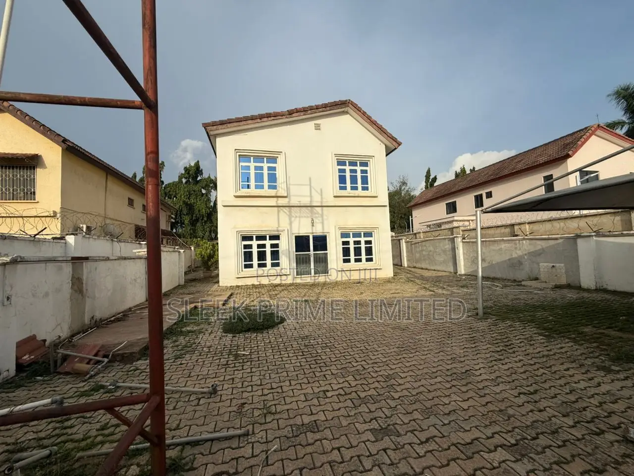 5bdrm Penthouse in Lokogoma for sale
