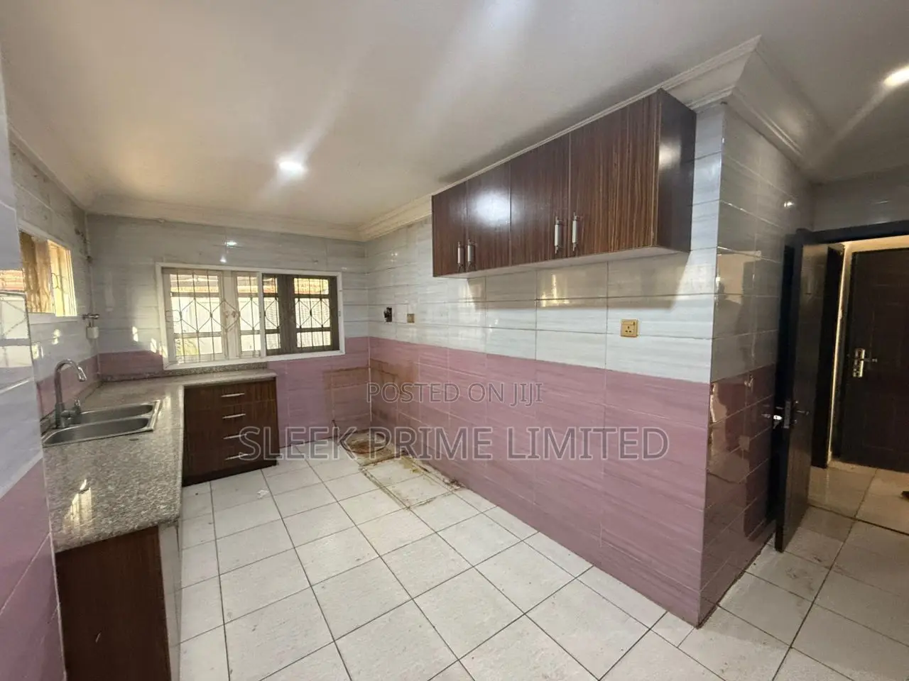 5bdrm Penthouse in Lokogoma for sale