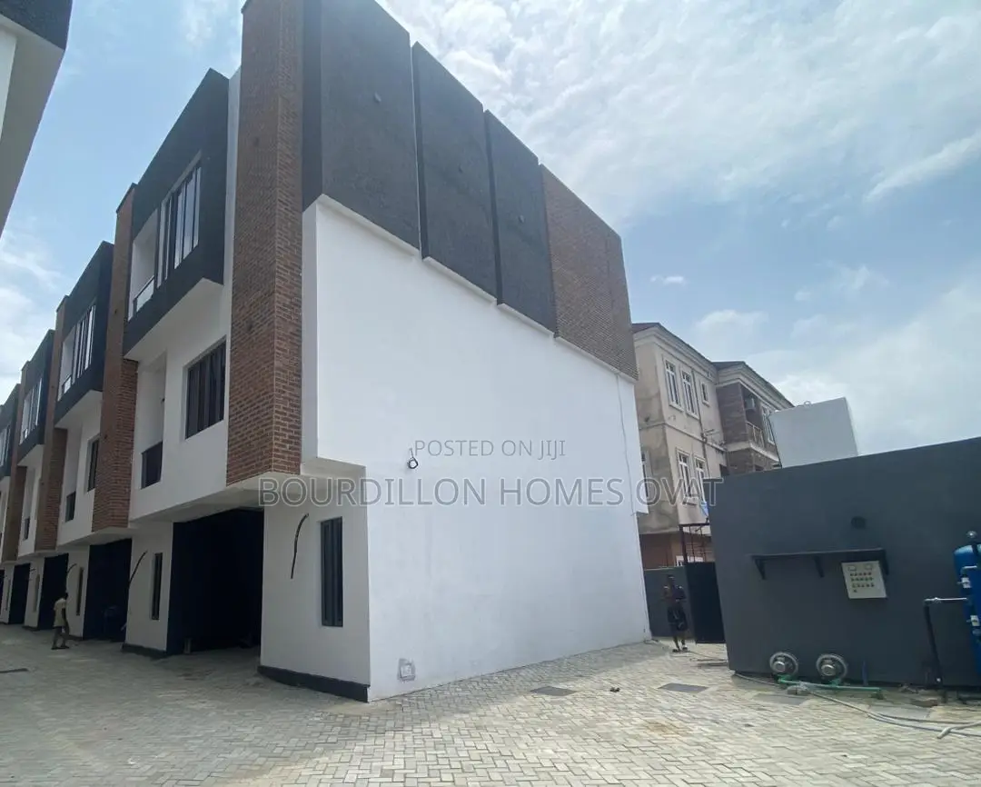 4bdrm Duplex in Lekki for sale