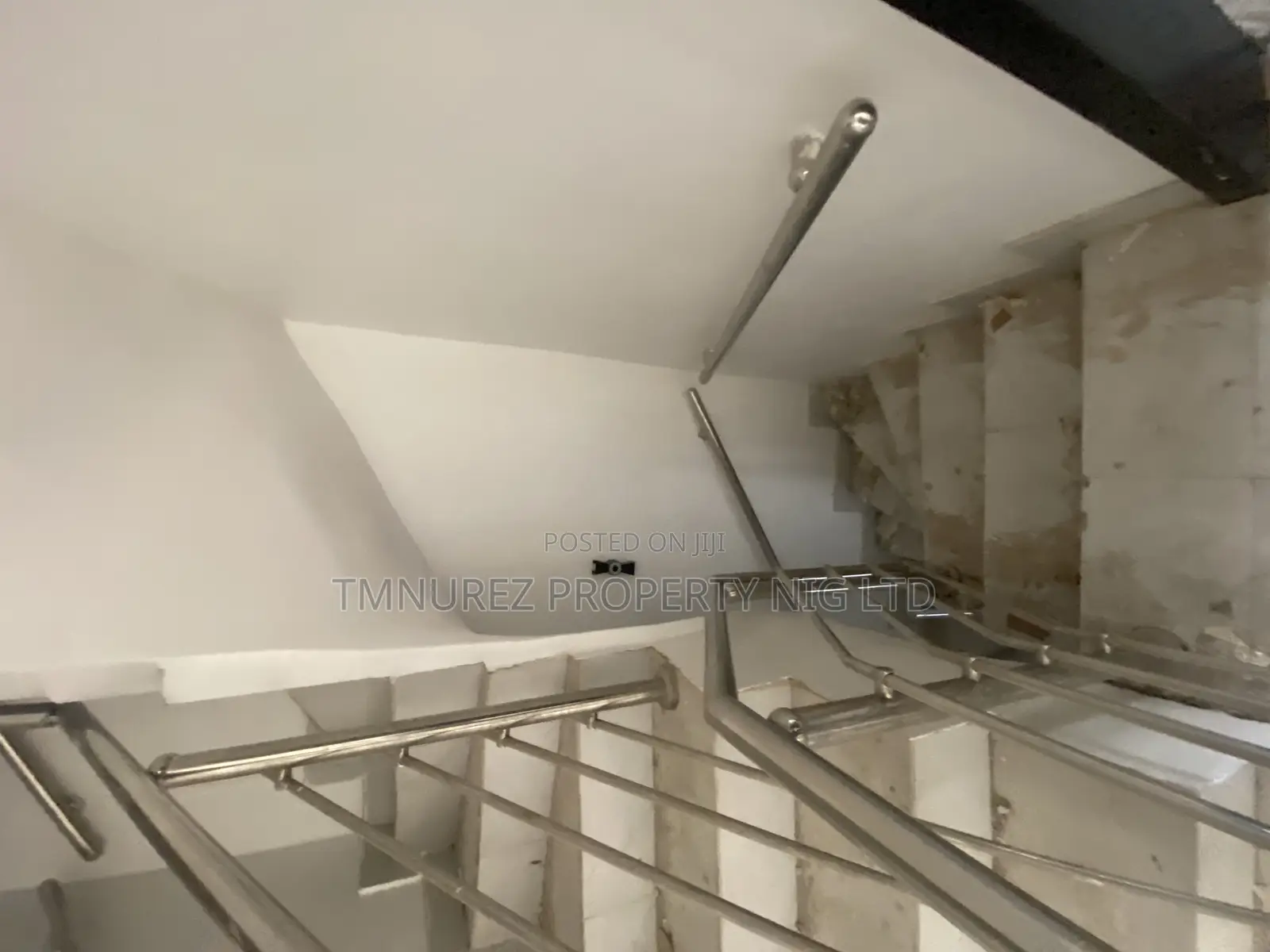 5bdrm Duplex in Osapa London for rent