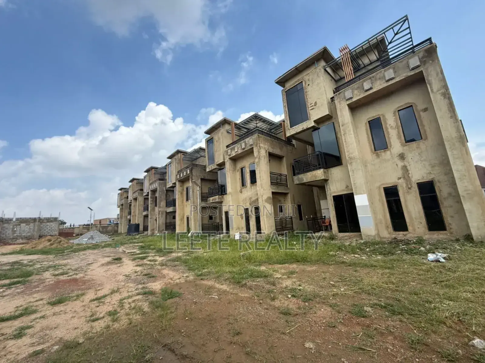 4bdrm Duplex in Kado for sale