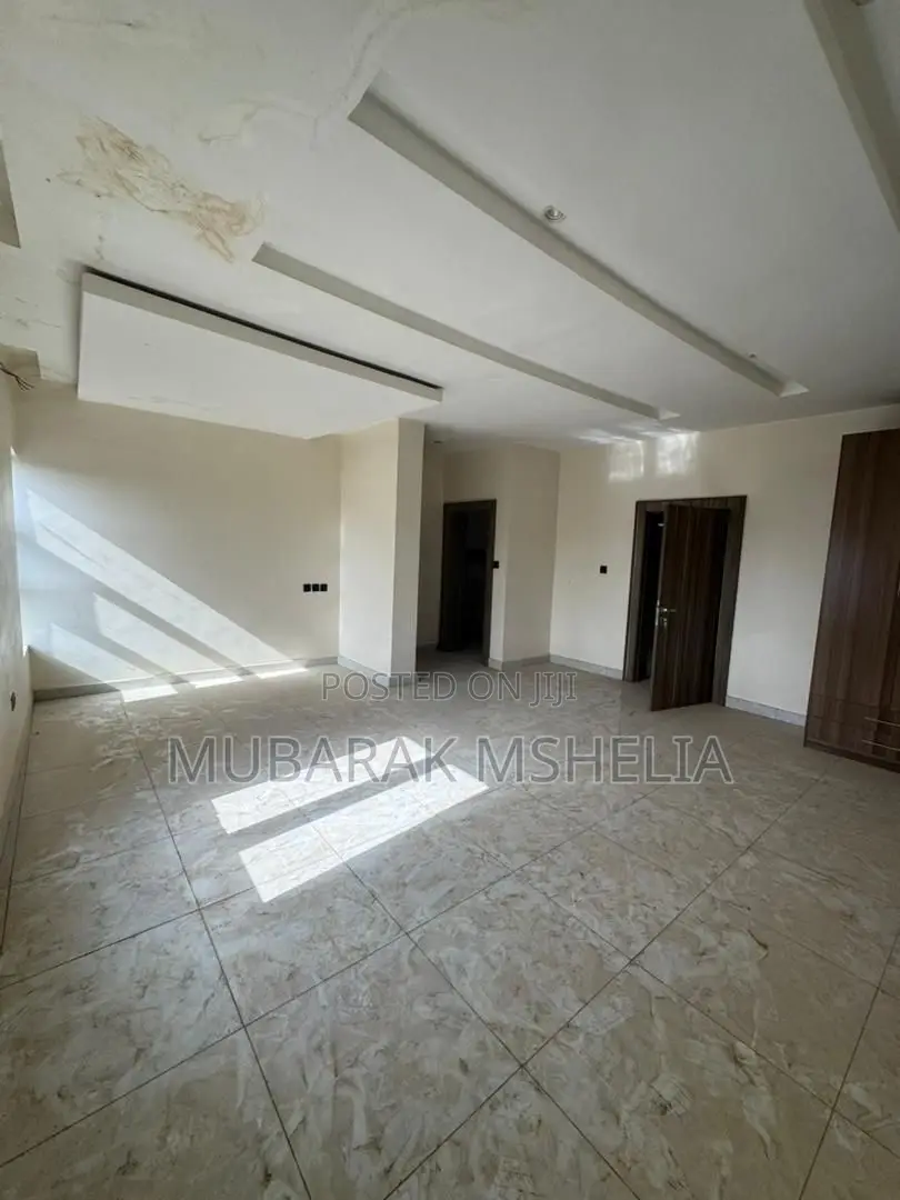 4bdrm Duplex in Mbora for sale