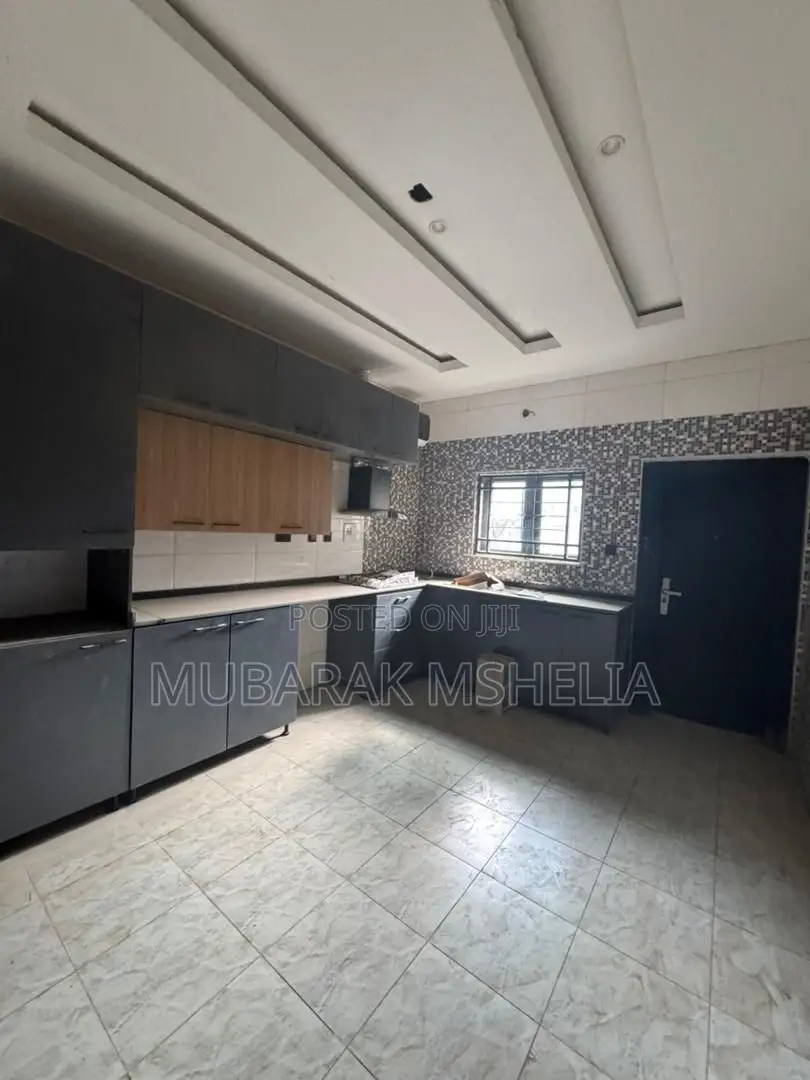 4bdrm Duplex in Mbora for sale