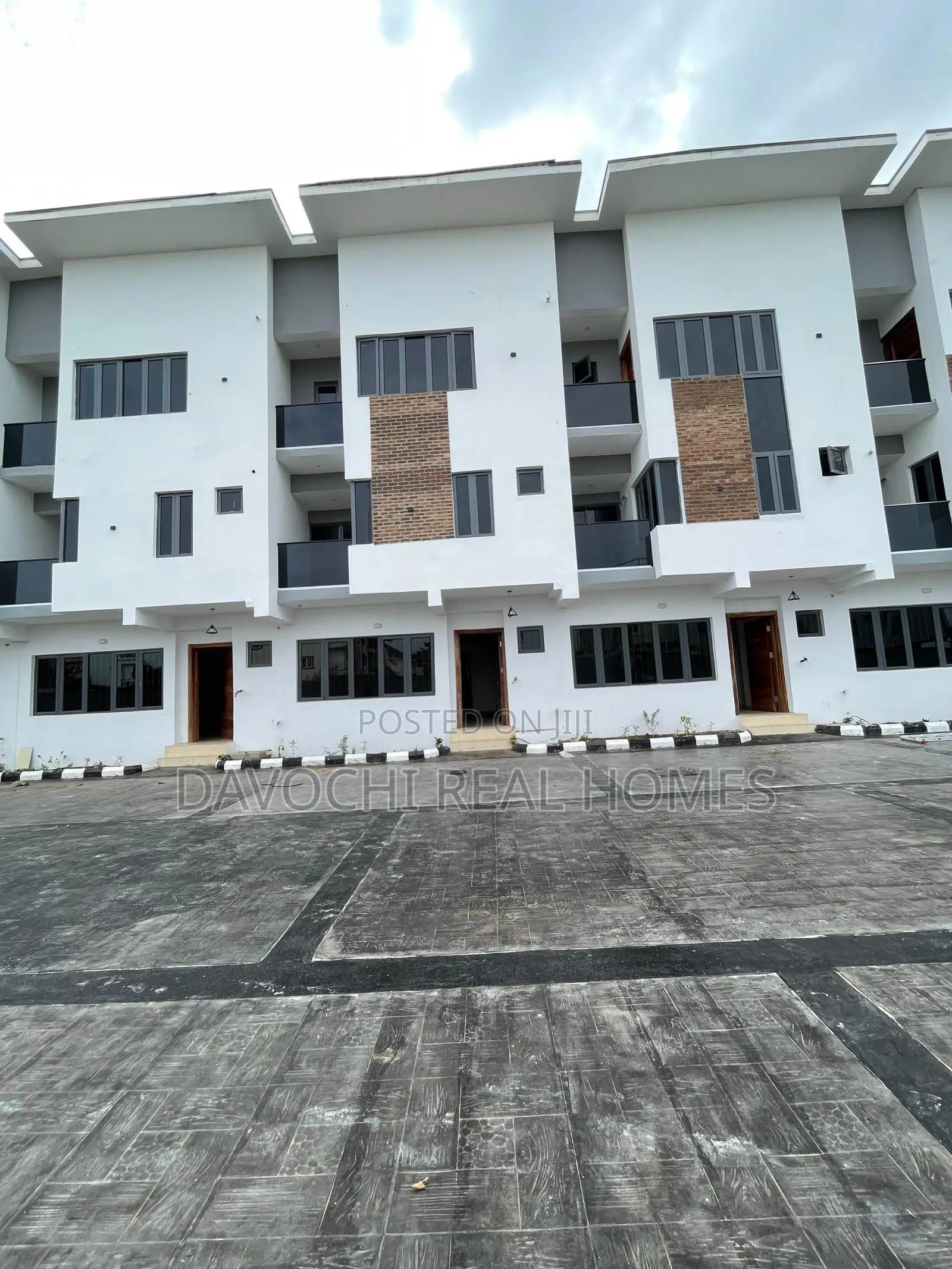 4bdrm Duplex in Lekki Phase1 for rent