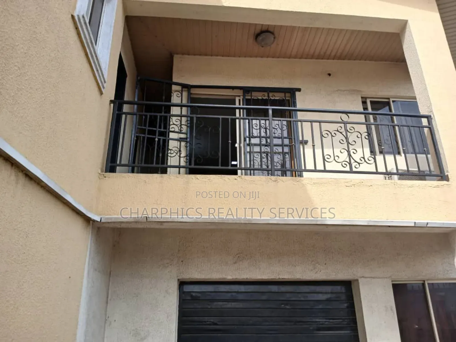 6bdrm Duplex in Surulere for sale
