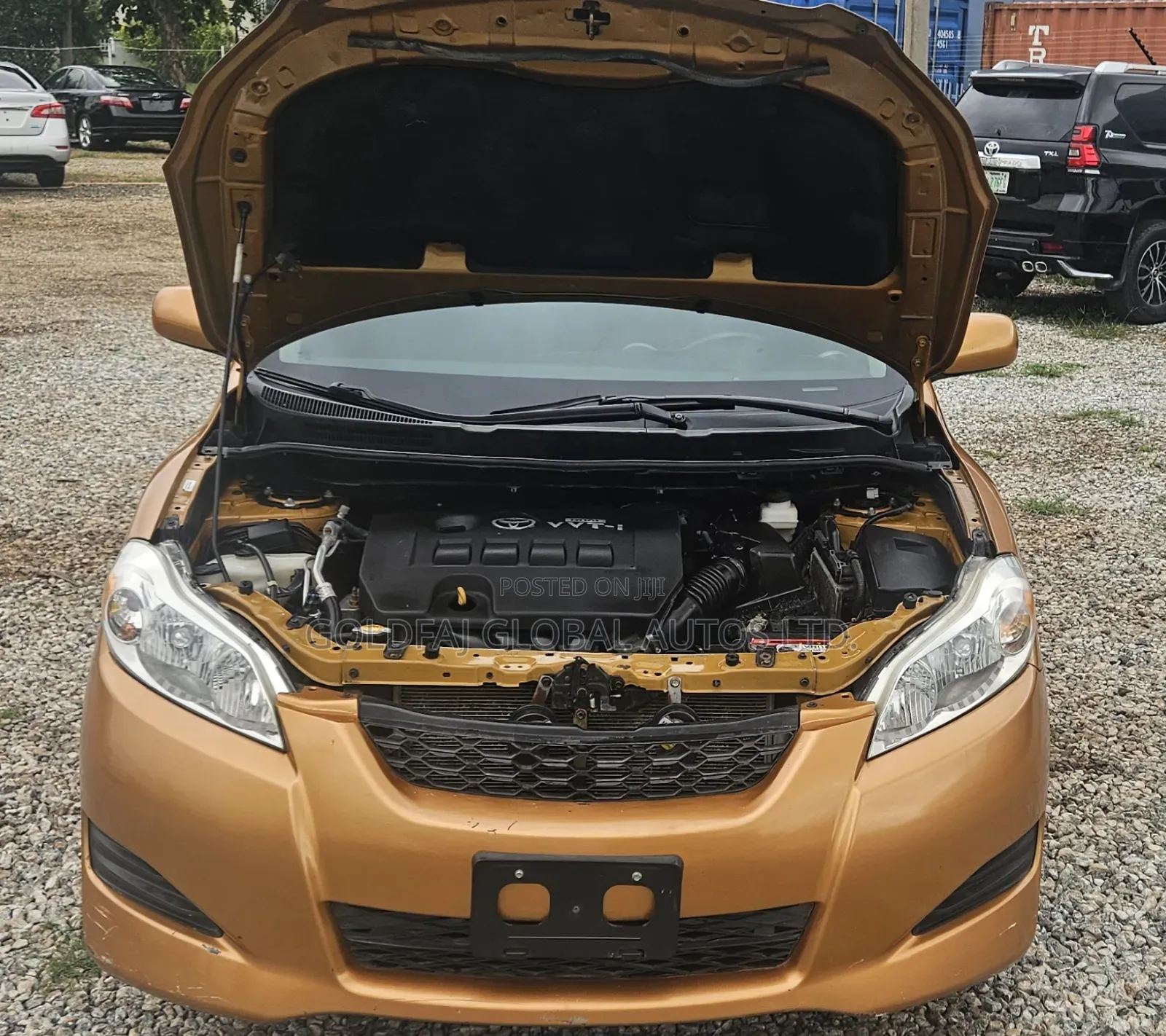 Toyota Matrix S Hatchback FWD (2.4L 4cyl 5A) 2010 Gold