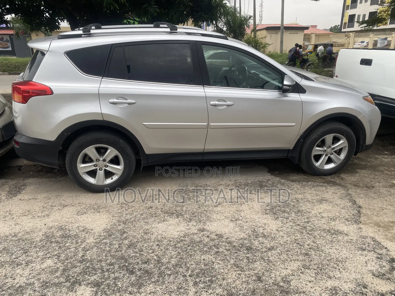 Toyota RAV4 XLE 4dr SUV (2.5L 4cyl 6A) 2014 Silver