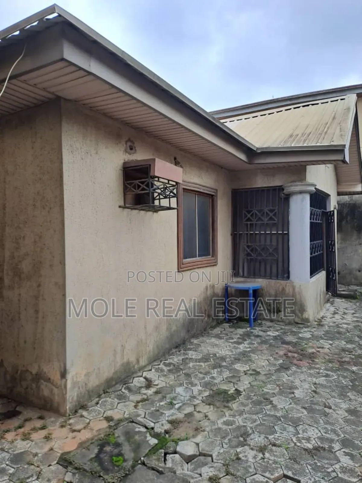 Furnished 6bdrm Duplex in Ajao Estate for sale