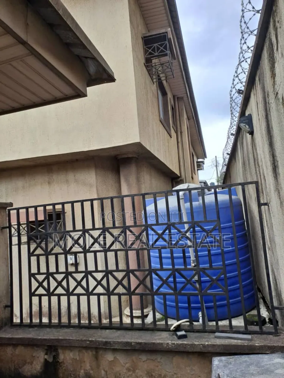 Furnished 6bdrm Duplex in Ajao Estate for sale