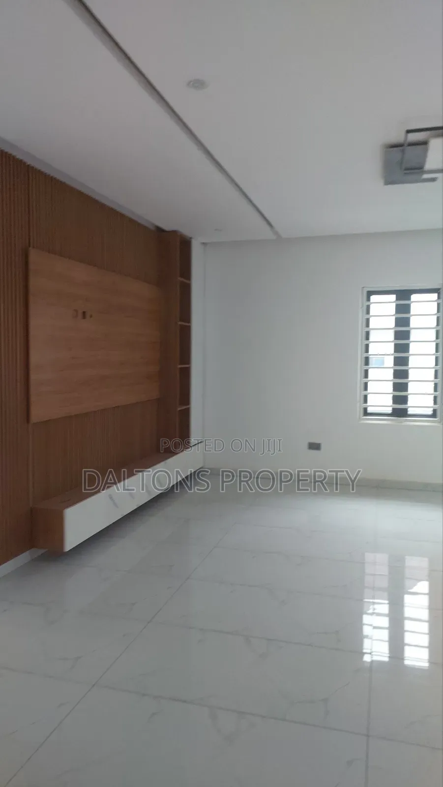 5bdrm Duplex in Penthouse Estate, Lugbe District for sale