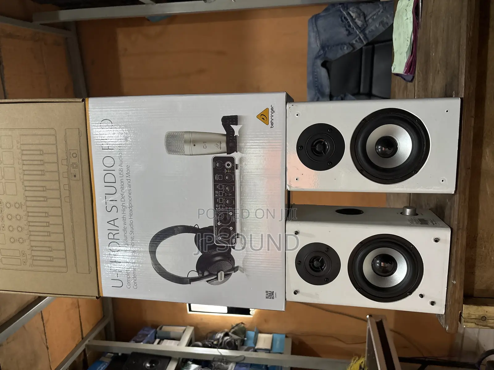 Powered Studio Monitor Complete Set