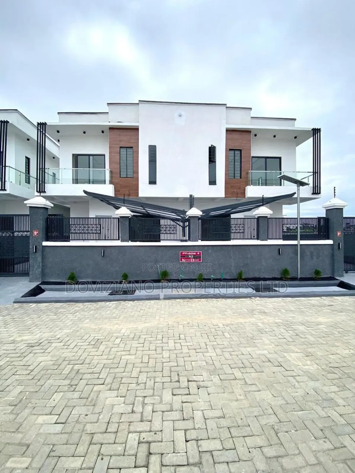 4bdrm Duplex in Lekki for sale
