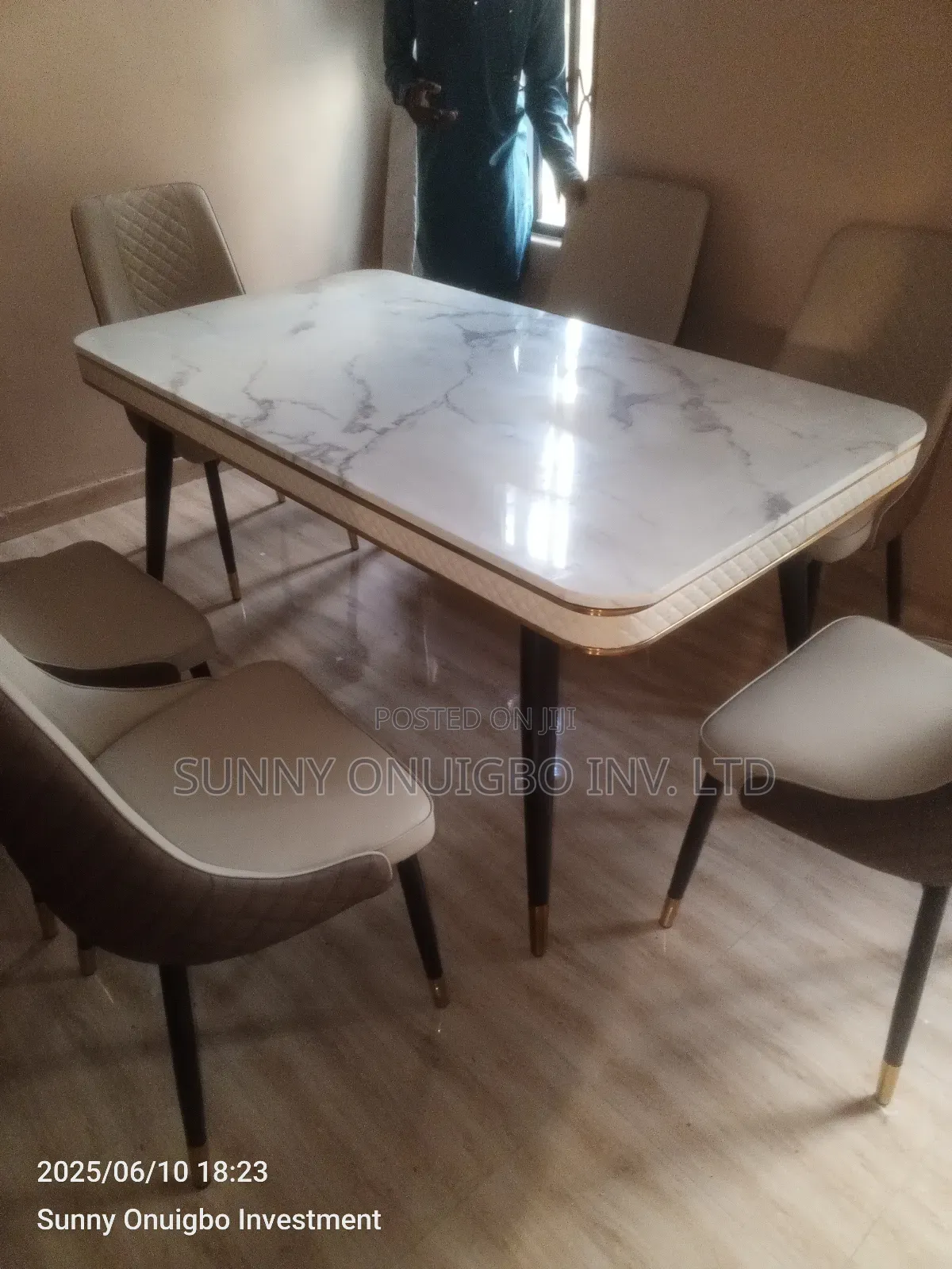 Luxury Dinning Table and Chairs