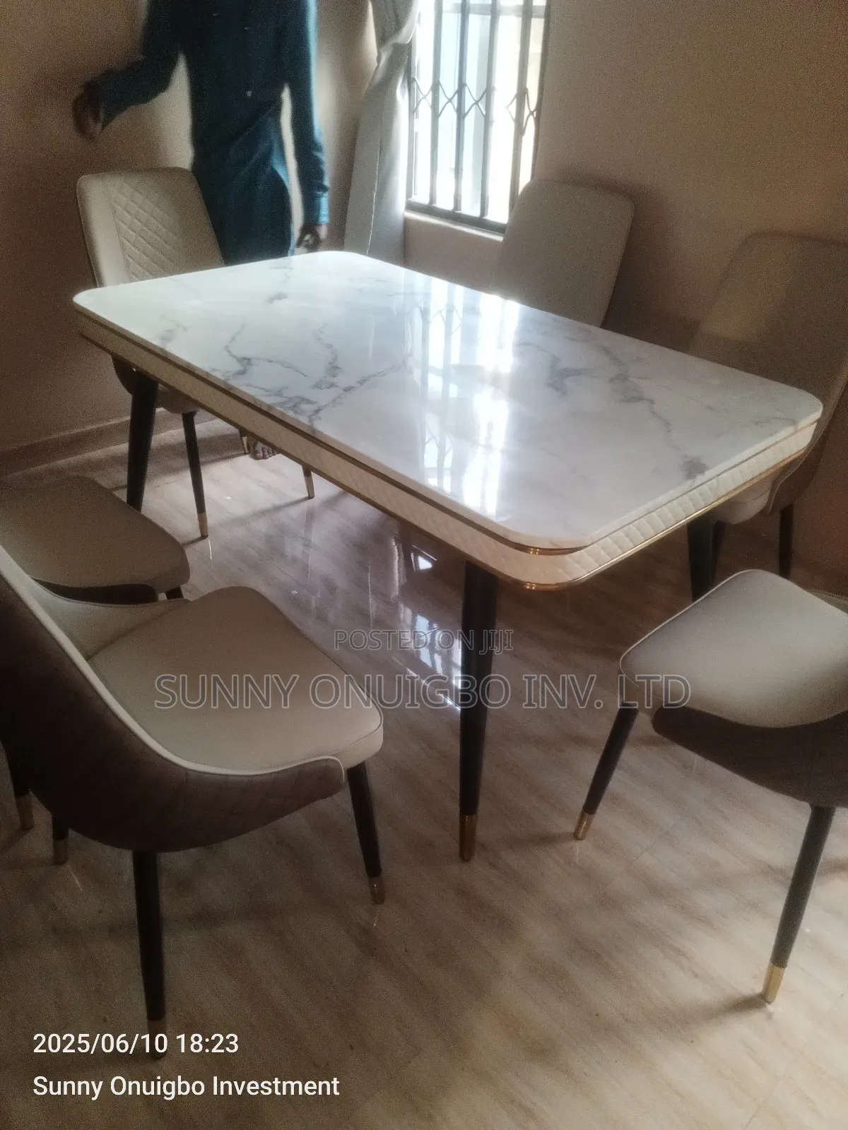Luxury Dinning Table and Chairs