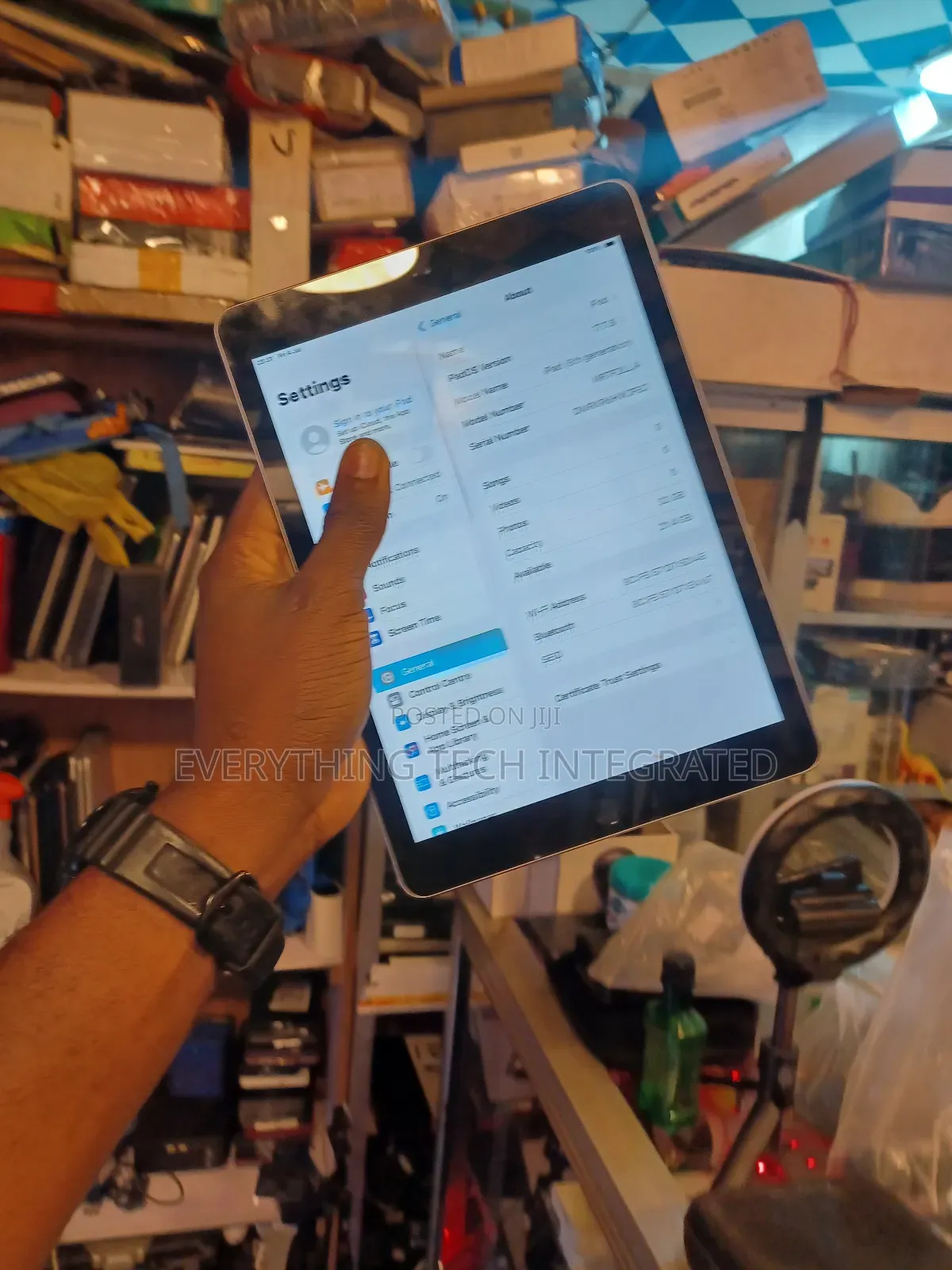 Apple iPad 9.7 32 GB Gray