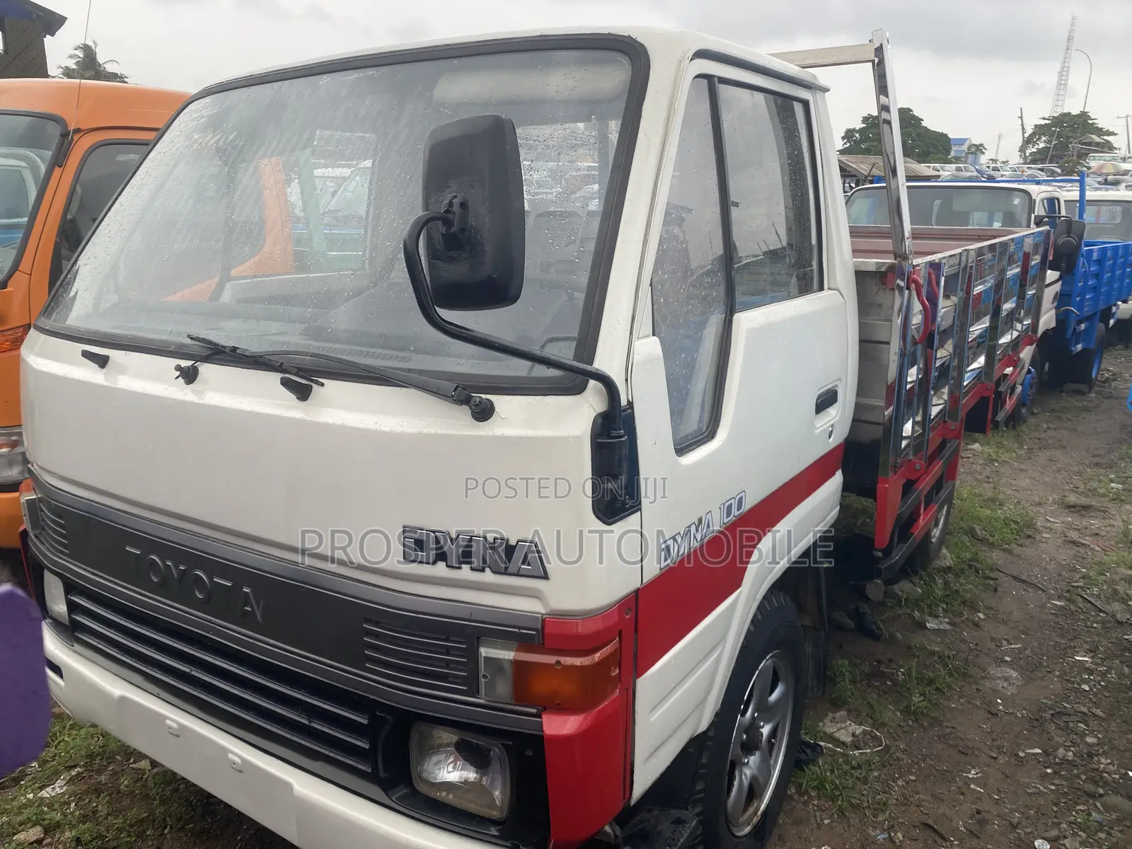 Toyota Dyna 100 Silver Color