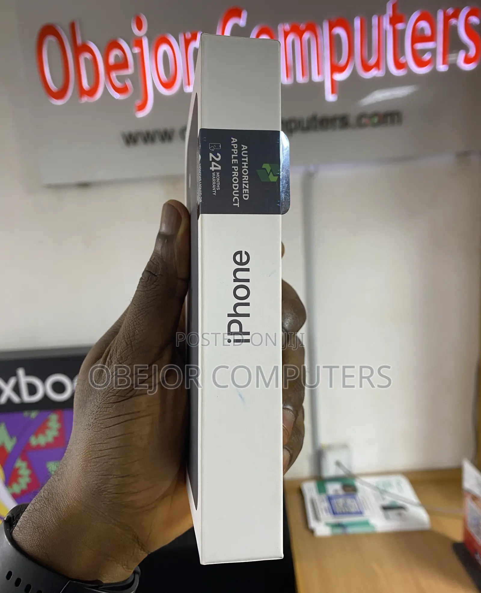 New Apple iPhone 16 256 GB Black