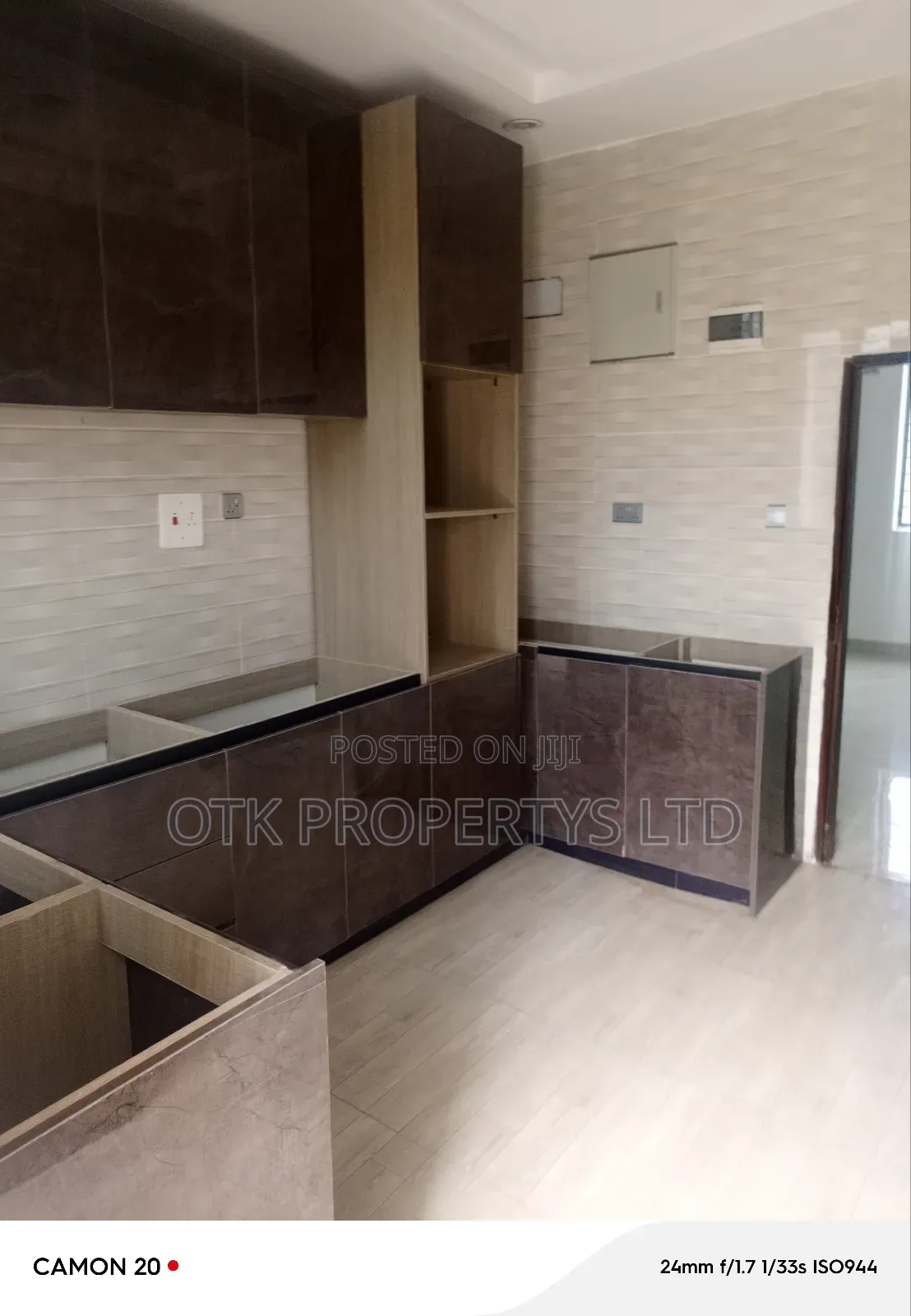3bdrm Duplex in Cedar Wood City for sale