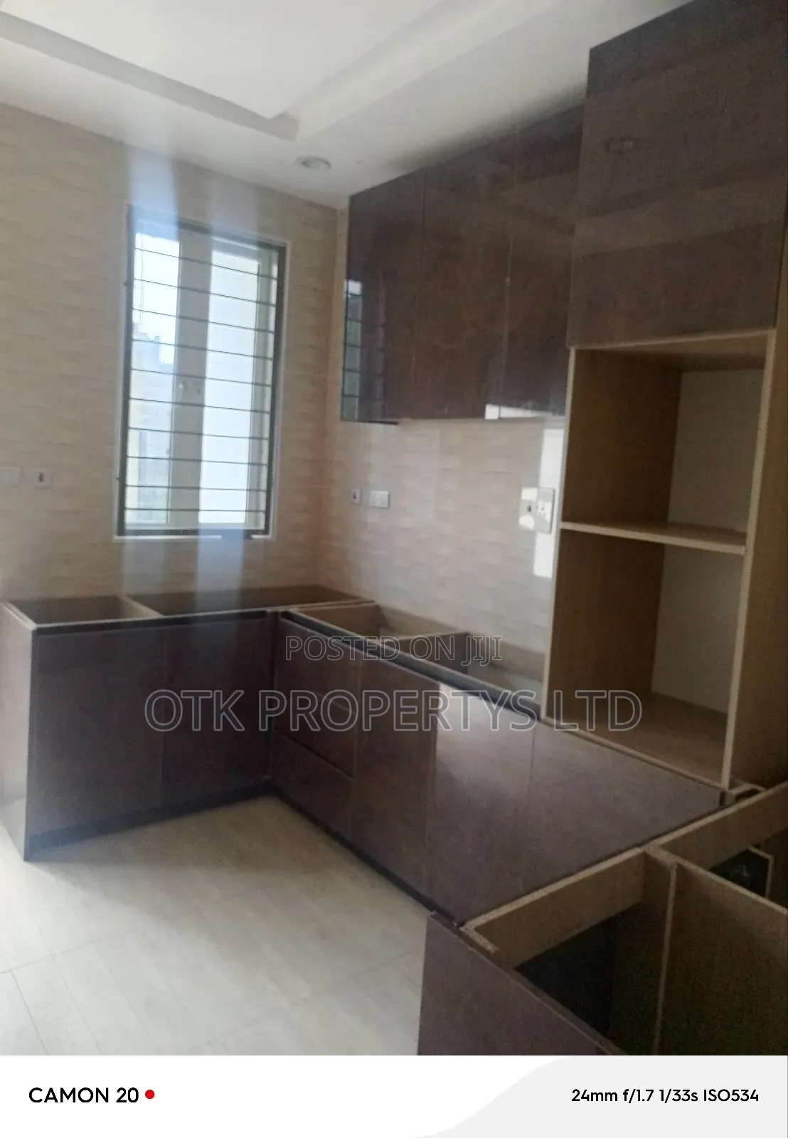 3bdrm Duplex in Cedar Wood City for sale