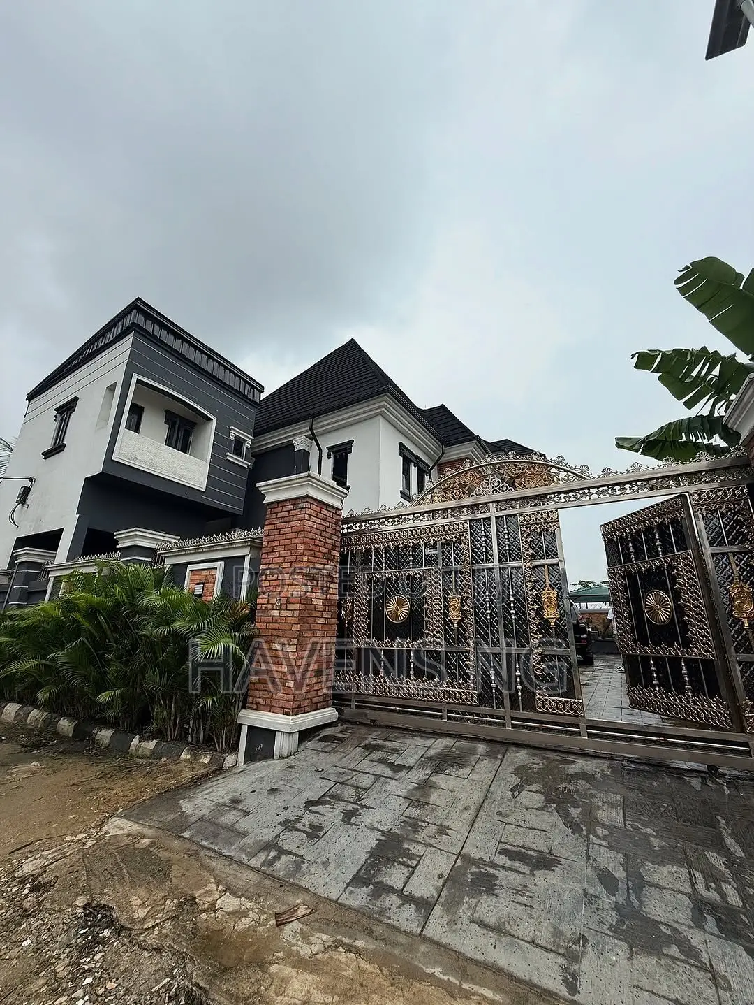 6bdrm Duplex in Rumuduru for sale