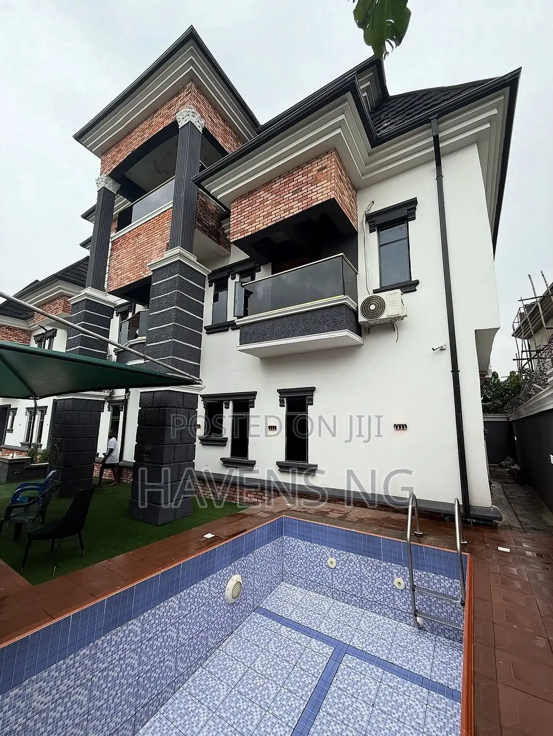 6bdrm Duplex in Rumuduru for sale