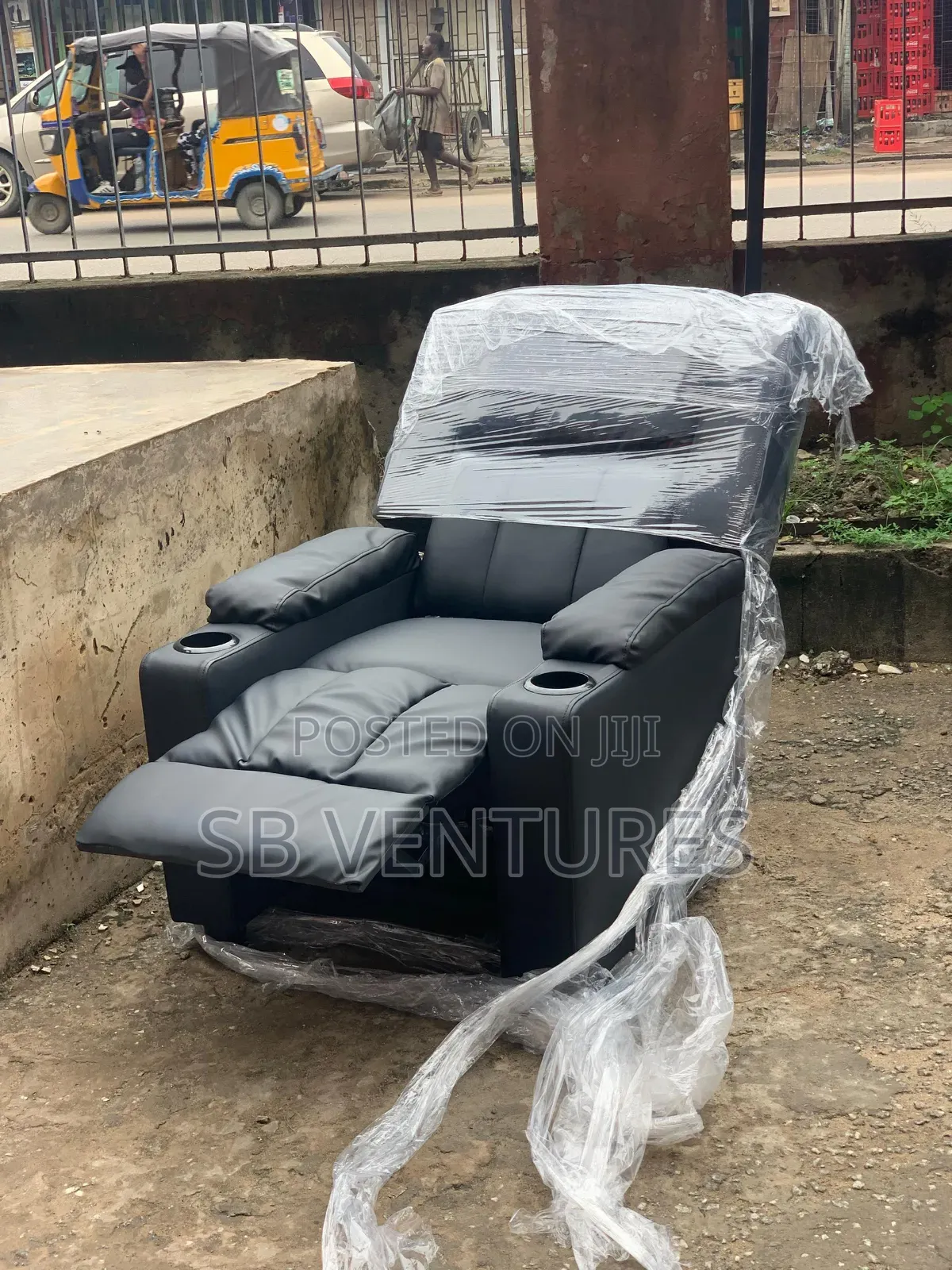 Recliner Cinema Chair With Cup Holder