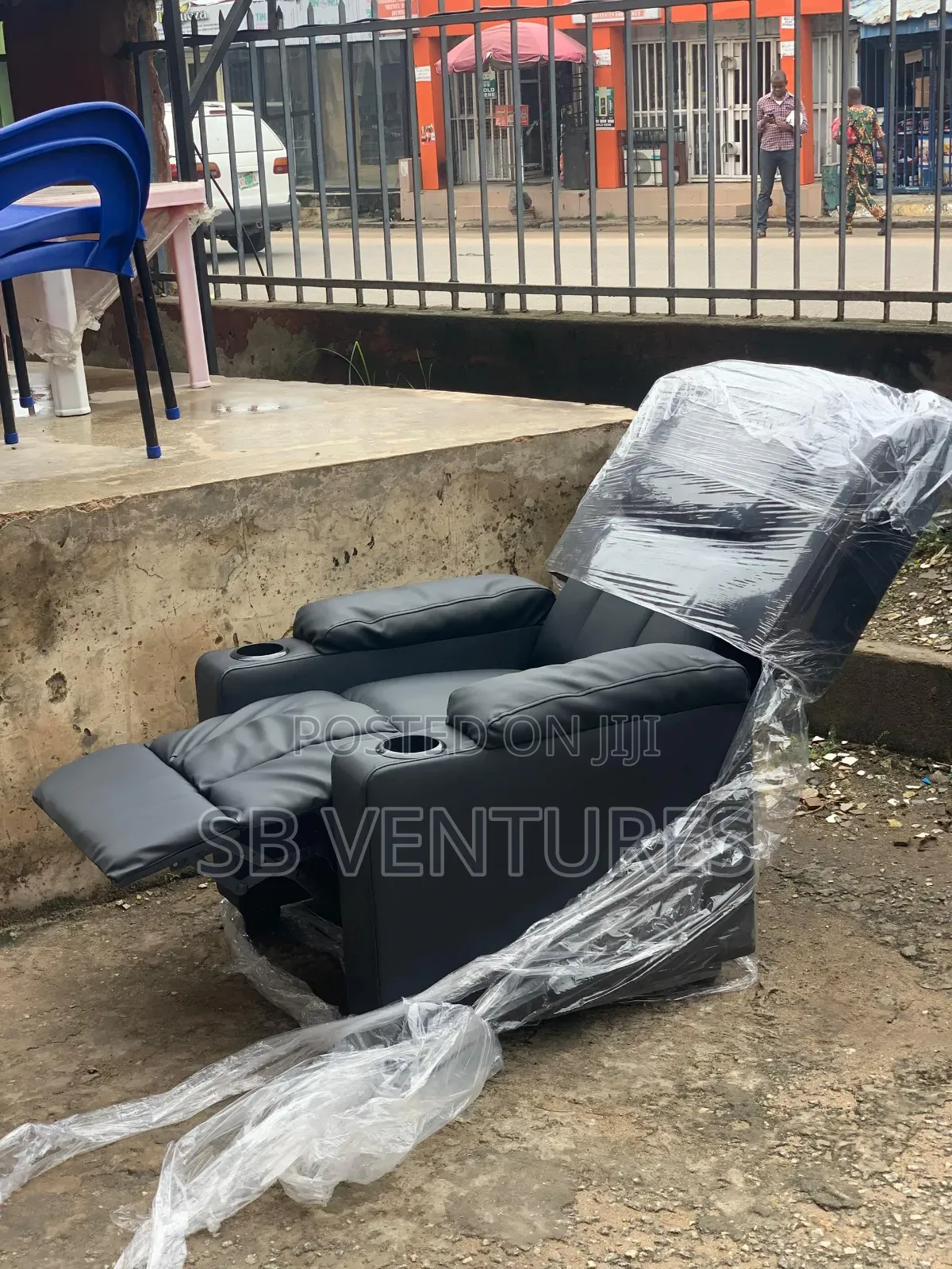 Recliner Cinema Chair With Cup Holder