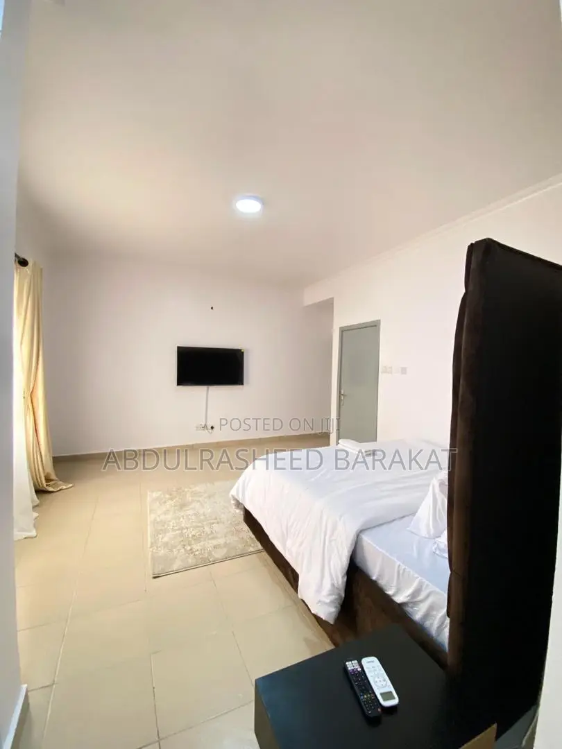 Luxury Spacious Three Bedroom Apartment With Balcony Nice Ambiance