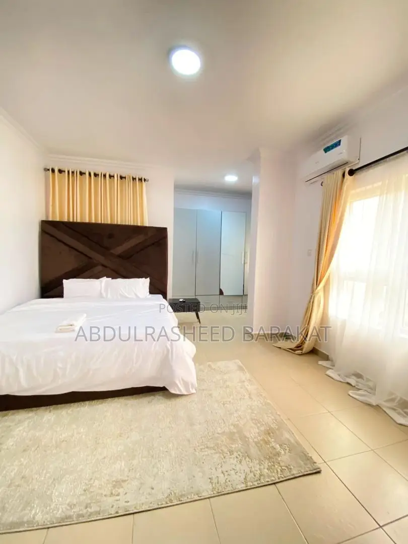 Luxury Spacious Three Bedroom Apartment With Balcony Nice Ambiance