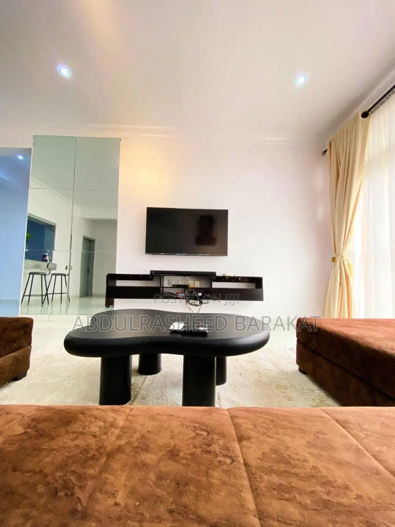 Luxury Spacious Three Bedroom Apartment With Balcony Nice Ambiance